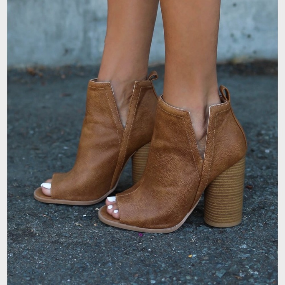 Vici Collection - Duffy Peep Toe Bootie sz8